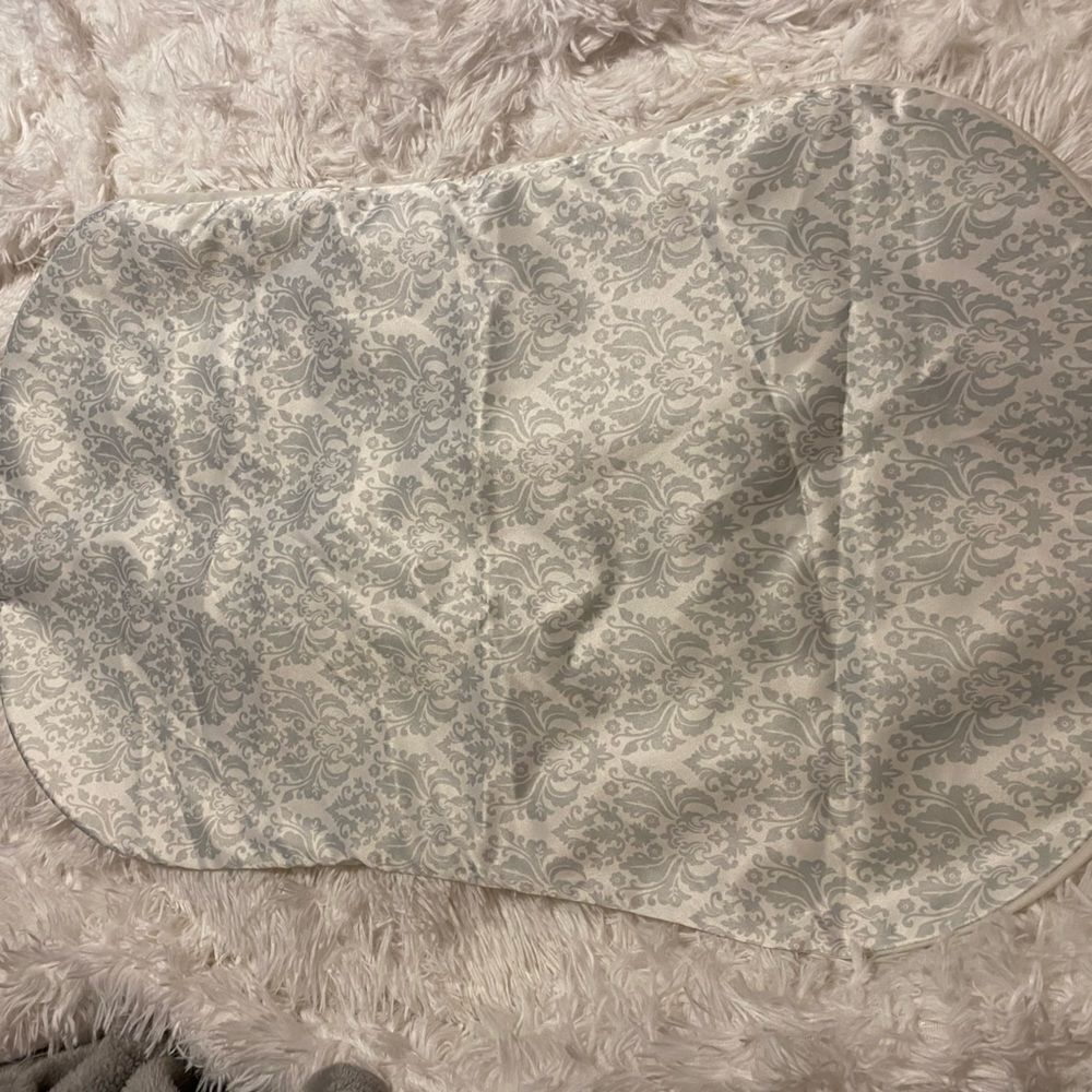 Halo Bassinet Swivel Sleeper Gray & White Damask Print Pad Cover